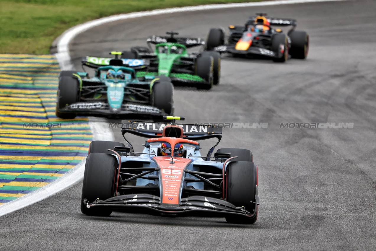 GP BRASILE, Carlos Sainz (ESP) Atlassian Williams Racing FW47.
09.11.2025. Formula 1 World Championship, Rd 21, Brazilian Grand Prix, Sao Paulo, Brazil, Gara Day.
- www.xpbimages.com, EMail: requests@xpbimages.com © Copyright: Rew / XPB Images