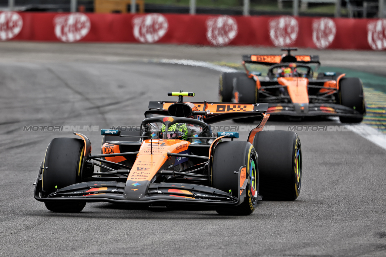 GP BRASILE, Lando Norris (GBR) McLaren MCL39.

09.11.2025. Formula 1 World Championship, Rd 21, Brazilian Grand Prix, Sao Paulo, Brazil, Gara Day.

 - www.xpbimages.com, EMail: requests@xpbimages.com © Copyright: Rew / XPB Images