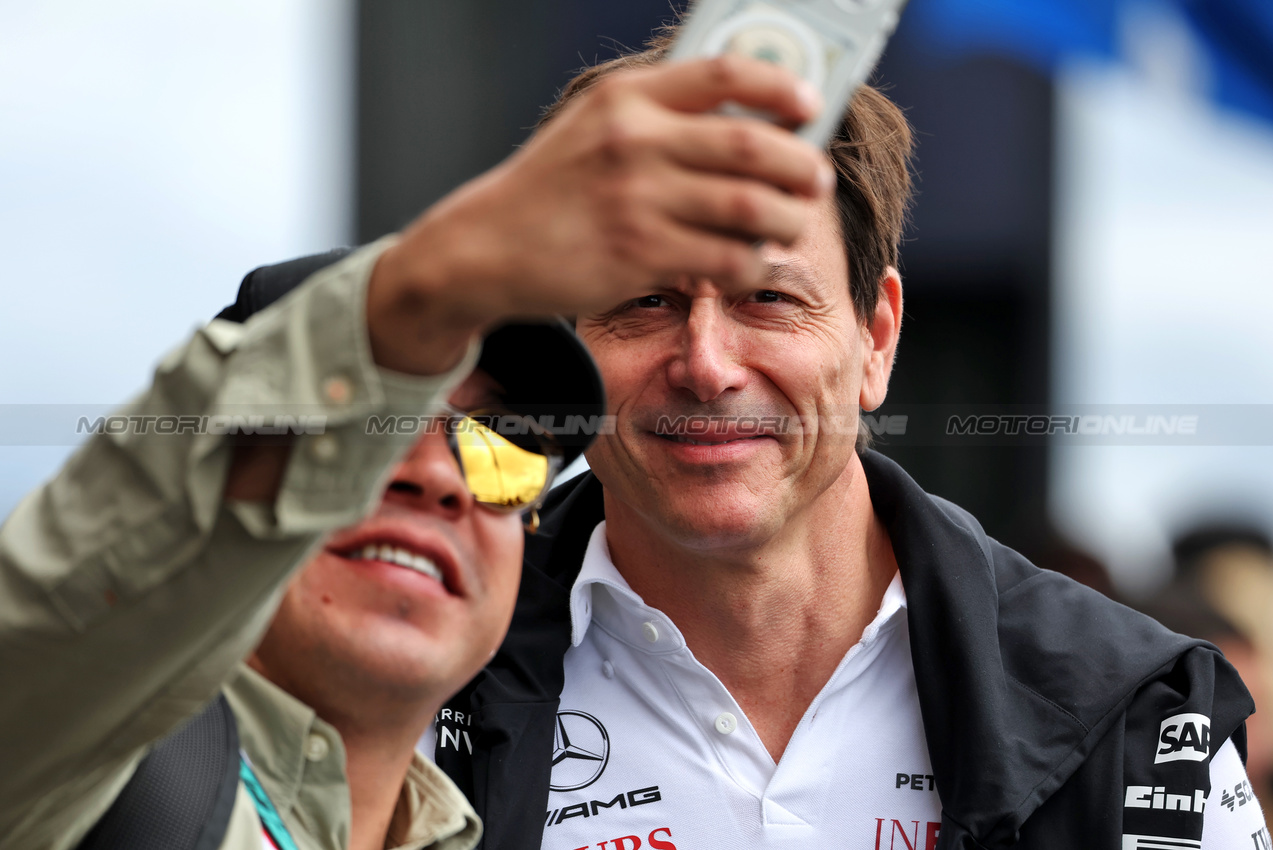 GP BRASILE, Toto Wolff (GER) Mercedes AMG F1 Shareholder e Executive Director.

09.11.2025. Formula 1 World Championship, Rd 21, Brazilian Grand Prix, Sao Paulo, Brazil, Gara Day.

 - www.xpbimages.com, EMail: requests@xpbimages.com © Copyright: Rew / XPB Images