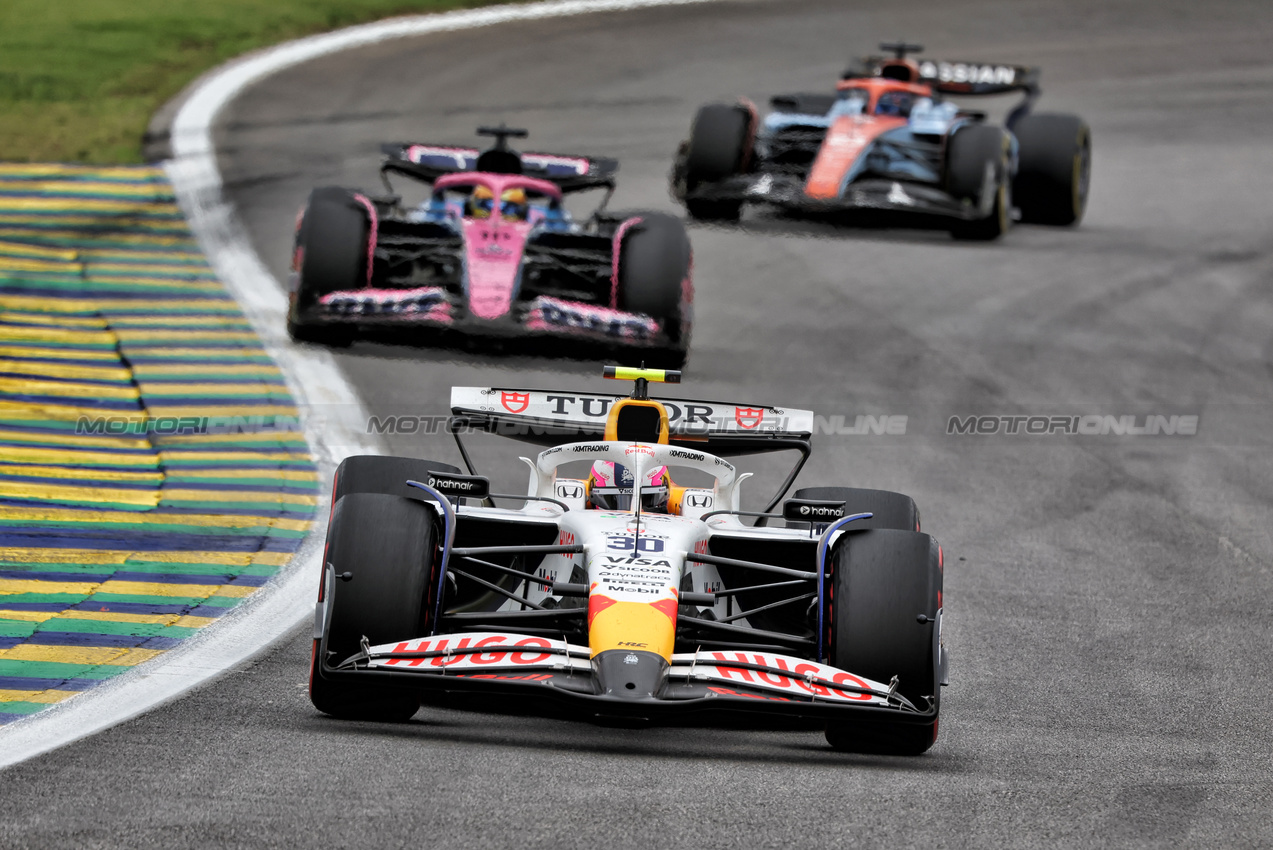 GP BRASILE, Liam Lawson (NZL) Racing Bulls VCARB 02.
09.11.2025. Formula 1 World Championship, Rd 21, Brazilian Grand Prix, Sao Paulo, Brazil, Gara Day.
- www.xpbimages.com, EMail: requests@xpbimages.com © Copyright: Rew / XPB Images