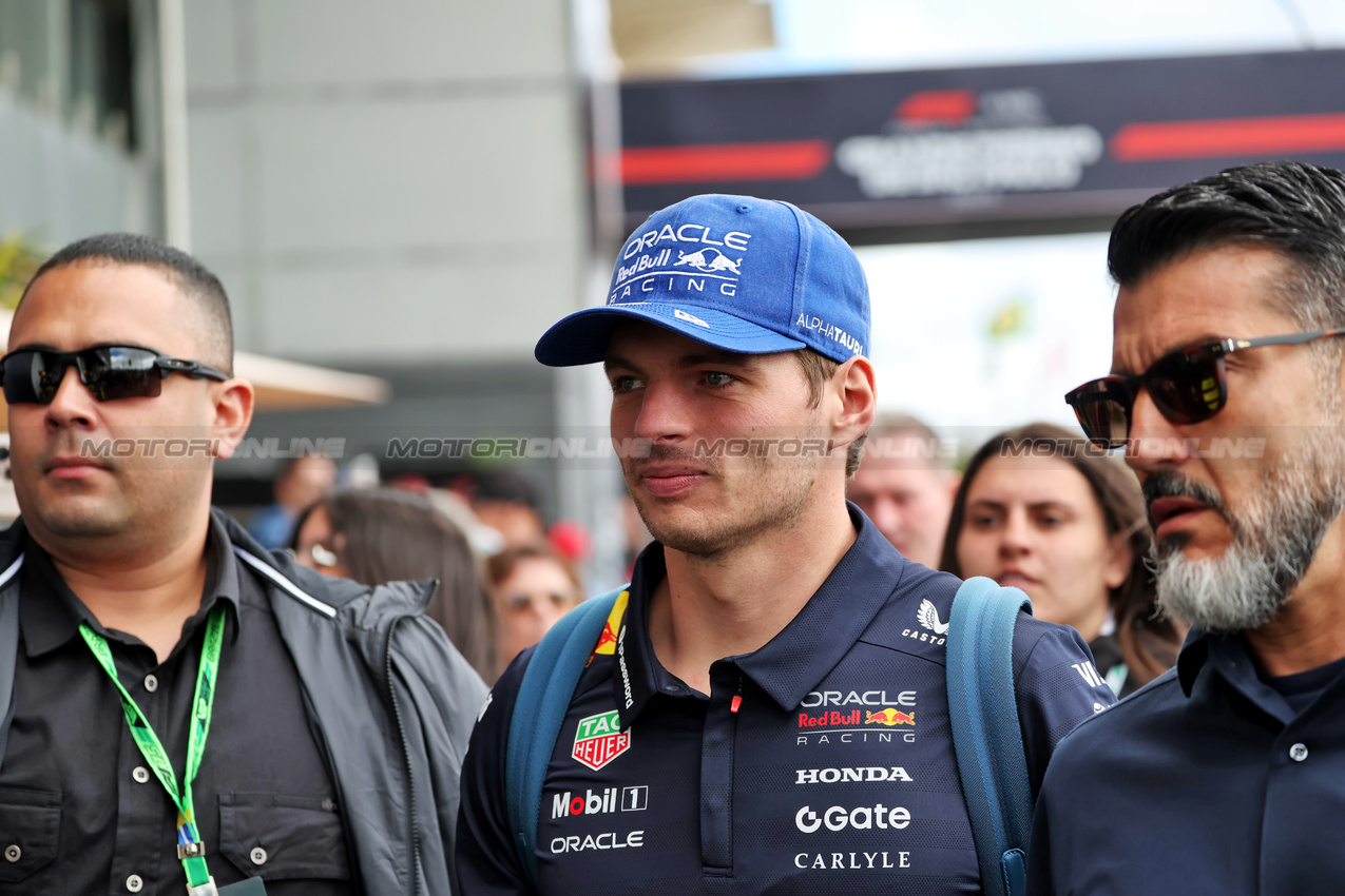 GP BRASILE, Max Verstappen (NLD) Red Bull Racing.
09.11.2025. Formula 1 World Championship, Rd 21, Brazilian Grand Prix, Sao Paulo, Brazil, Gara Day.
- www.xpbimages.com, EMail: requests@xpbimages.com © Copyright: Rew / XPB Images