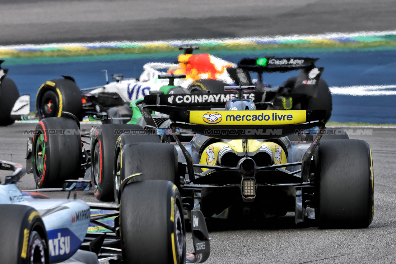 GP BRASILE, Pierre Gasly (FRA) Alpine F1 Team A525.

09.11.2025. Formula 1 World Championship, Rd 21, Brazilian Grand Prix, Sao Paulo, Brazil, Gara Day.

- www.xpbimages.com, EMail: requests@xpbimages.com © Copyright: Charniaux / XPB Images