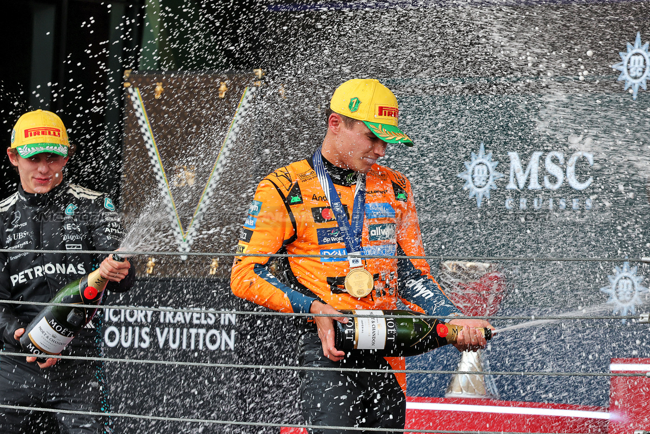 GP BRASILE, Gara winner Lando Norris (GBR) McLaren celebrates on the podium with second placed Andrea Kimi Antonelli (ITA) Mercedes AMG F1.
09.11.2025. Formula 1 World Championship, Rd 21, Brazilian Grand Prix, Sao Paulo, Brazil, Gara Day.
- www.xpbimages.com, EMail: requests@xpbimages.com © Copyright: Charniaux / XPB Images