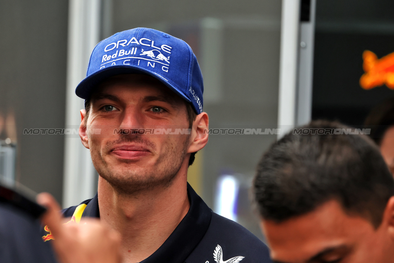 GP BRASILE, Max Verstappen (NLD) Red Bull Racing.

09.11.2025. Formula 1 World Championship, Rd 21, Brazilian Grand Prix, Sao Paulo, Brazil, Gara Day.

 - www.xpbimages.com, EMail: requests@xpbimages.com © Copyright: Rew / XPB Images