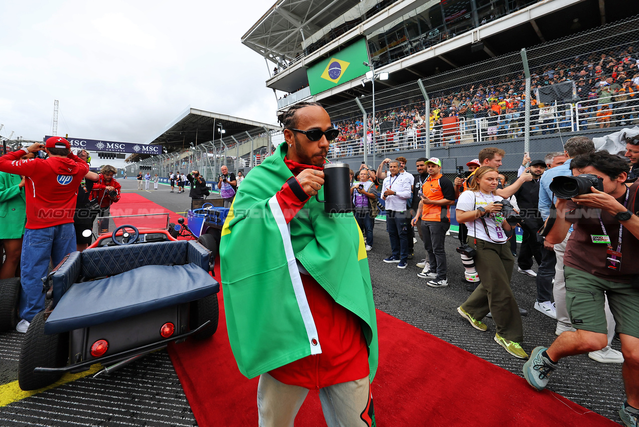 GP BRASILE, Lewis Hamilton (GBR) Ferrari on the drivers' parade.
09.11.2025. Formula 1 World Championship, Rd 21, Brazilian Grand Prix, Sao Paulo, Brazil, Gara Day.
- www.xpbimages.com, EMail: requests@xpbimages.com © Copyright: XPB Images