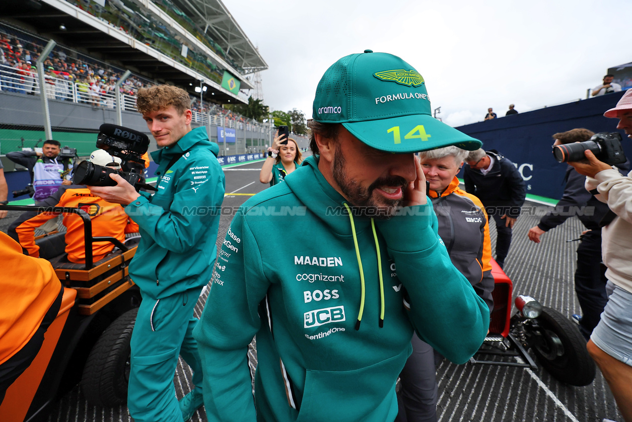 GP BRASILE, Fernando Alonso (ESP) Aston Martin F1 Team on the drivers' parade.
09.11.2025. Formula 1 World Championship, Rd 21, Brazilian Grand Prix, Sao Paulo, Brazil, Gara Day.
- www.xpbimages.com, EMail: requests@xpbimages.com © Copyright: XPB Images