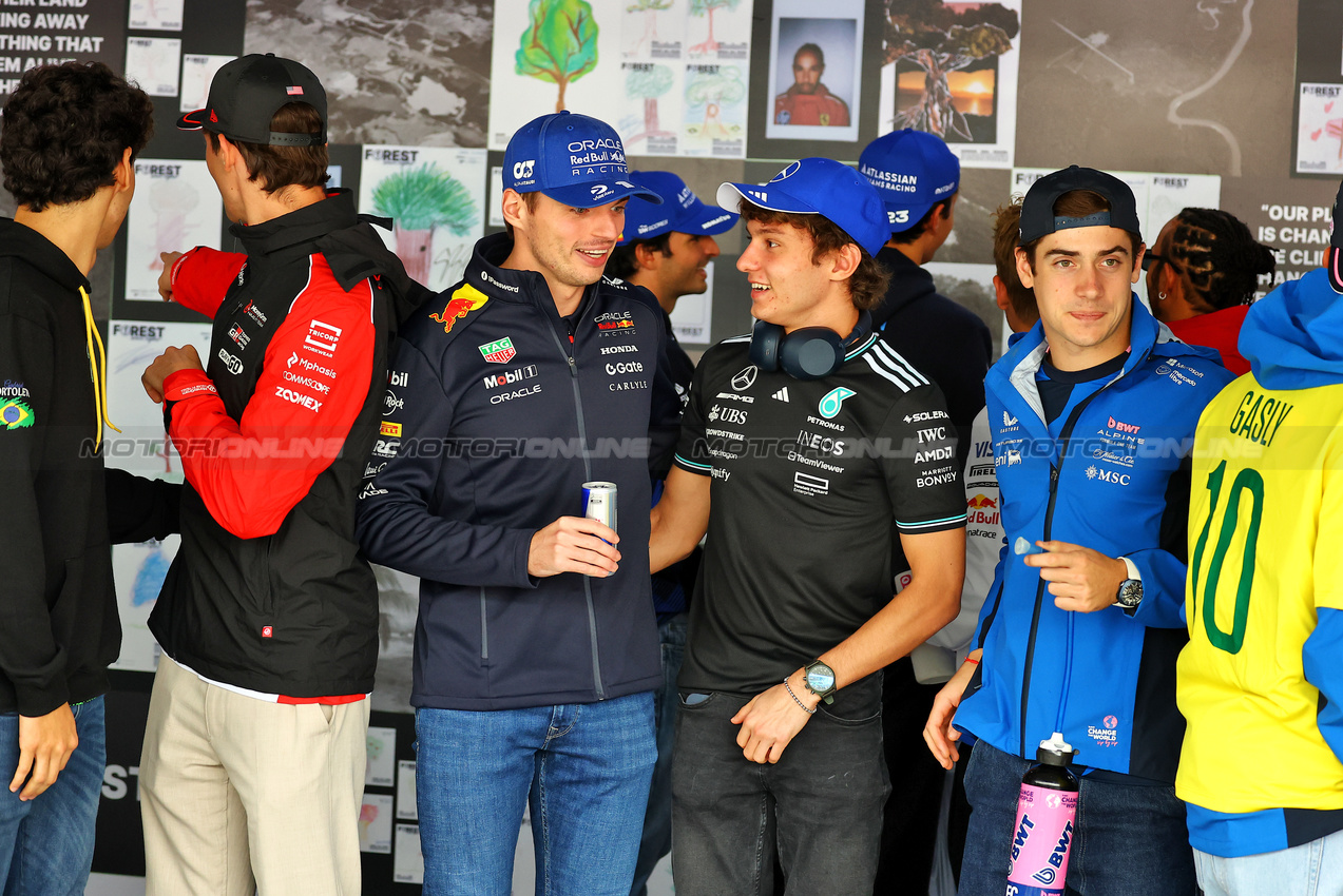 GP BRASILE, (L to R): Max Verstappen (NLD) Red Bull Racing e Andrea Kimi Antonelli (ITA) Mercedes AMG F1 - F1Rest.
09.11.2025. Formula 1 World Championship, Rd 21, Brazilian Grand Prix, Sao Paulo, Brazil, Gara Day.
- www.xpbimages.com, EMail: requests@xpbimages.com © Copyright: XPB Images