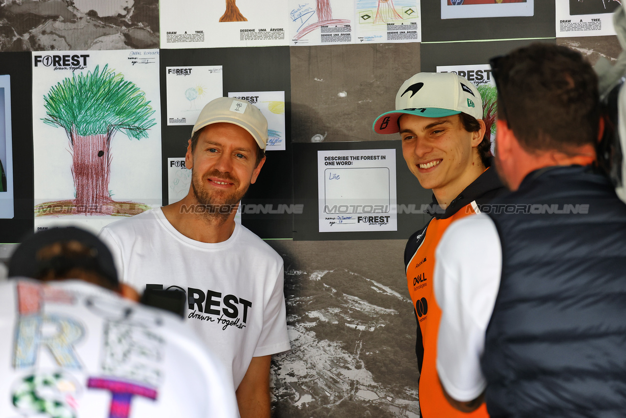 GP BRASILE, (L to R): Sebastian Vettel (GER) F1Rest e Oscar Piastri (AUS) McLaren.

09.11.2025. Formula 1 World Championship, Rd 21, Brazilian Grand Prix, Sao Paulo, Brazil, Gara Day.

- www.xpbimages.com, EMail: requests@xpbimages.com © Copyright: XPB Images