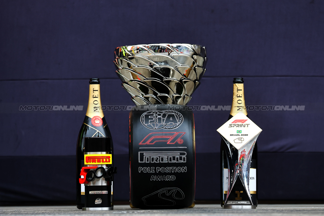GP BRASILE, Gara winner's trophies e Pirelli pole position Award for Lando Norris (GBR) McLaren.

09.11.2025. Formula 1 World Championship, Rd 21, Brazilian Grand Prix, Sao Paulo, Brazil, Gara Day.

- www.xpbimages.com, EMail: requests@xpbimages.com © Copyright: XPB Images