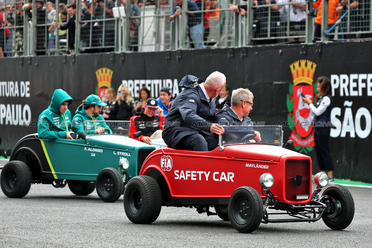 GP BRASILE, Bernd Maylander (GER) FIA Safety Car Driver on the drivers' parade.
09.11.2025. Formula 1 World Championship, Rd 21, Brazilian Grand Prix, Sao Paulo, Brazil, Gara Day.
- www.xpbimages.com, EMail: requests@xpbimages.com © Copyright: Batchelor / XPB Images