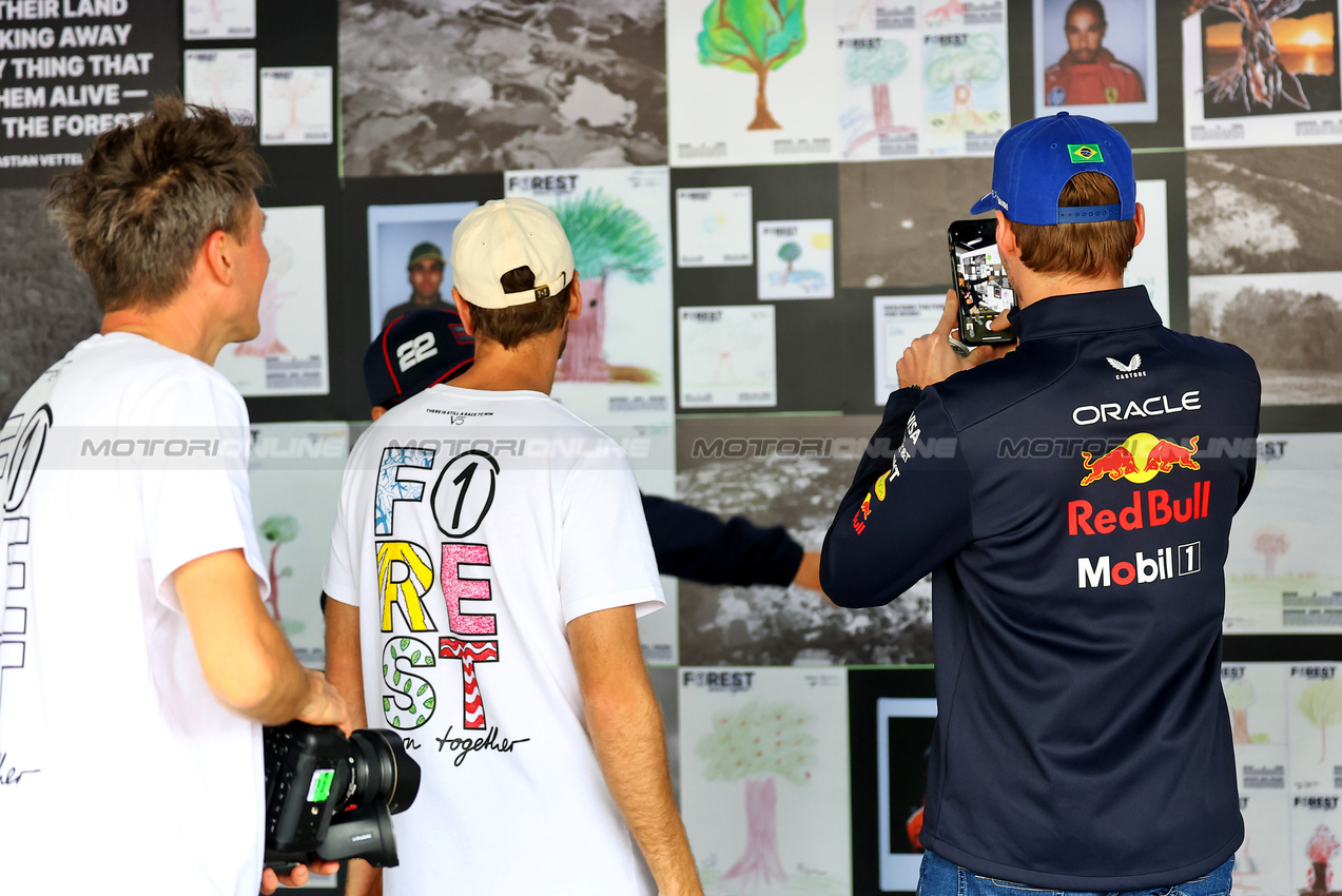 GP BRASILE, (L to R): Sebastian Vettel (GER) e Max Verstappen (NLD) Red Bull Racing - F1Rest.
09.11.2025. Formula 1 World Championship, Rd 21, Brazilian Grand Prix, Sao Paulo, Brazil, Gara Day.
- www.xpbimages.com, EMail: requests@xpbimages.com © Copyright: XPB Images