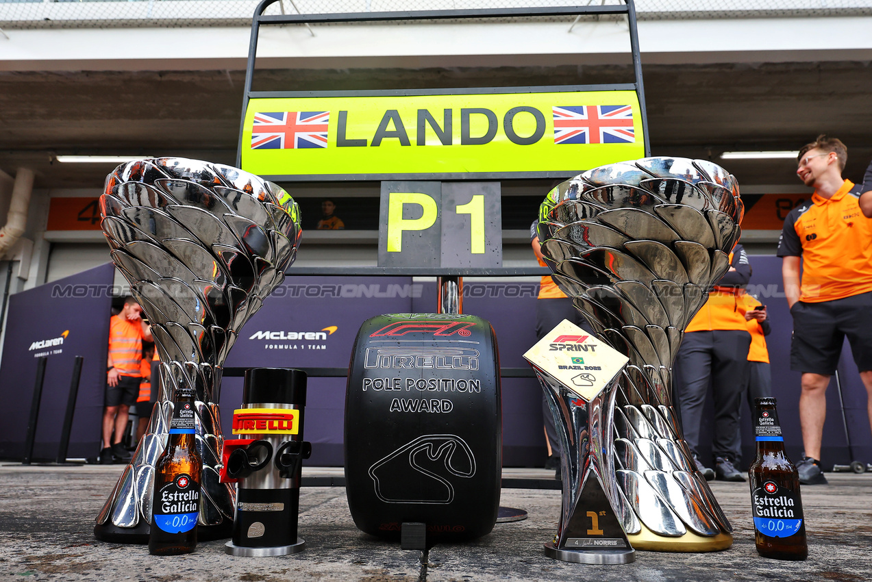 GP BRASILE, Gara winner's trophies e Pirelli pole position Award for Lando Norris (GBR) McLaren.

09.11.2025. Formula 1 World Championship, Rd 21, Brazilian Grand Prix, Sao Paulo, Brazil, Gara Day.

- www.xpbimages.com, EMail: requests@xpbimages.com © Copyright: XPB Images