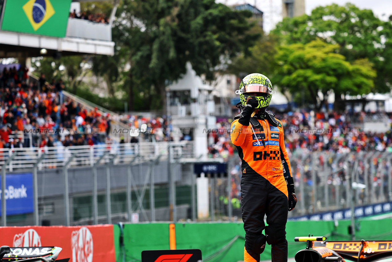 GP BRASILE, Gara winner Lando Norris (GBR) McLaren MCL39 celebrates in parc ferme.
09.11.2025. Formula 1 World Championship, Rd 21, Brazilian Grand Prix, Sao Paulo, Brazil, Gara Day.
- www.xpbimages.com, EMail: requests@xpbimages.com © Copyright: XPB Images