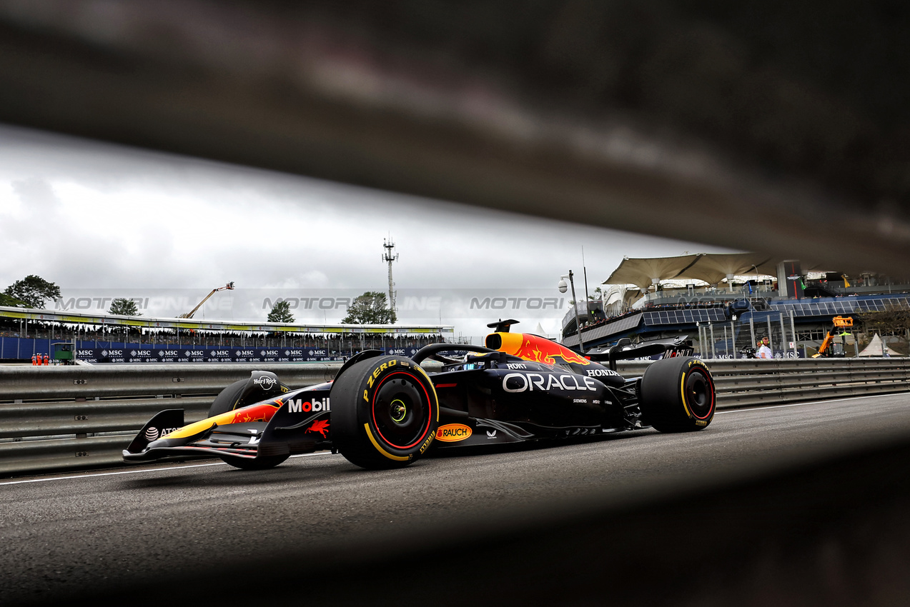 GP BRASILE, Max Verstappen (NLD) Red Bull Racing RB21.

09.11.2025. Formula 1 World Championship, Rd 21, Brazilian Grand Prix, Sao Paulo, Brazil, Gara Day.

- www.xpbimages.com, EMail: requests@xpbimages.com © Copyright: XPB Images