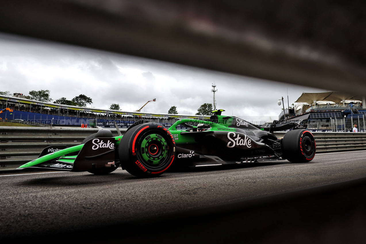 GP BRASILE, Gabriel Bortoleto (BRA) Sauber C45.

09.11.2025. Formula 1 World Championship, Rd 21, Brazilian Grand Prix, Sao Paulo, Brazil, Gara Day.

- www.xpbimages.com, EMail: requests@xpbimages.com © Copyright: XPB Images