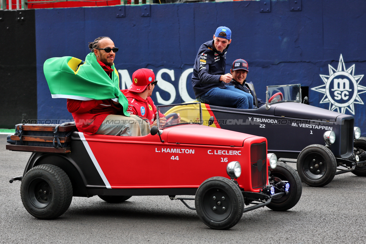 GP BRASILE, (L to R): Lewis Hamilton (GBR) Ferrari; Charles Leclerc (MON) Ferrari; Max Verstappen (NLD) Red Bull Racing; e Yuki Tsunoda (JPN) Red Bull Racing on the drivers' parade.

09.11.2025. Formula 1 World Championship, Rd 21, Brazilian Grand Prix, Sao Paulo, Brazil, Gara Day.

- www.xpbimages.com, EMail: requests@xpbimages.com © Copyright: Batchelor / XPB Images
