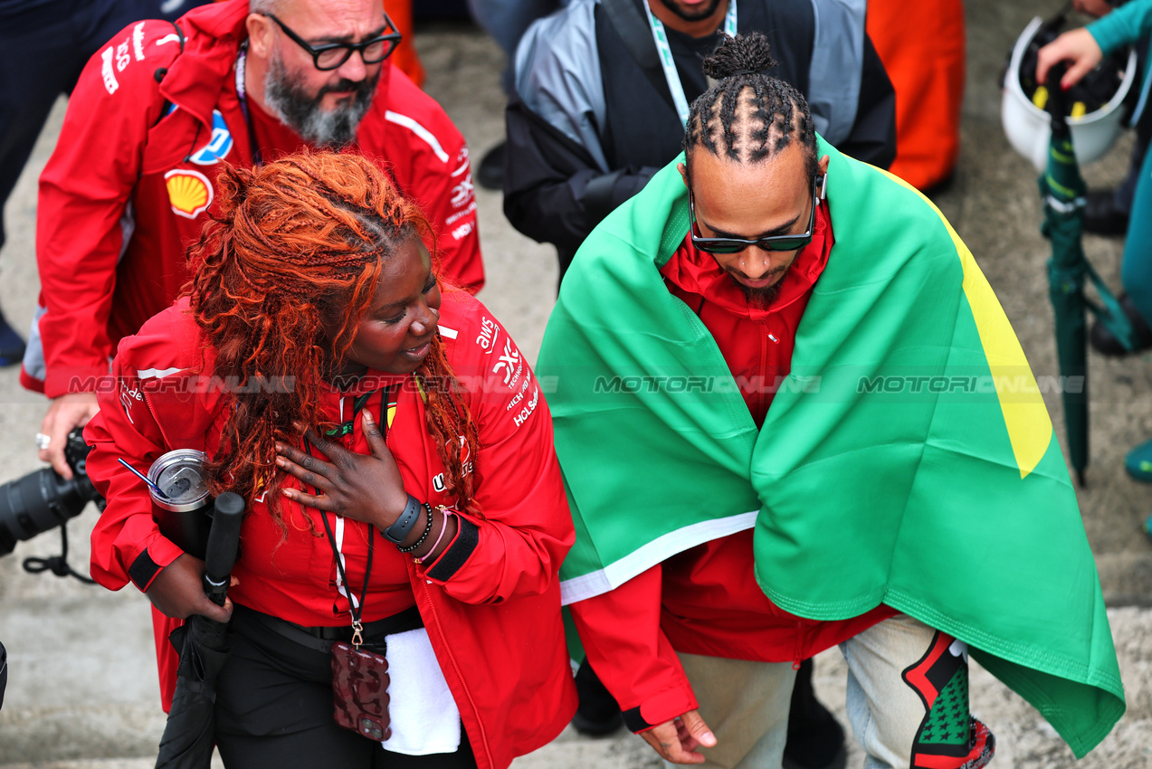 GP BRASILE, Lewis Hamilton (GBR) Ferrari on the drivers' parade.
09.11.2025. Formula 1 World Championship, Rd 21, Brazilian Grand Prix, Sao Paulo, Brazil, Gara Day.
- www.xpbimages.com, EMail: requests@xpbimages.com © Copyright: Batchelor / XPB Images