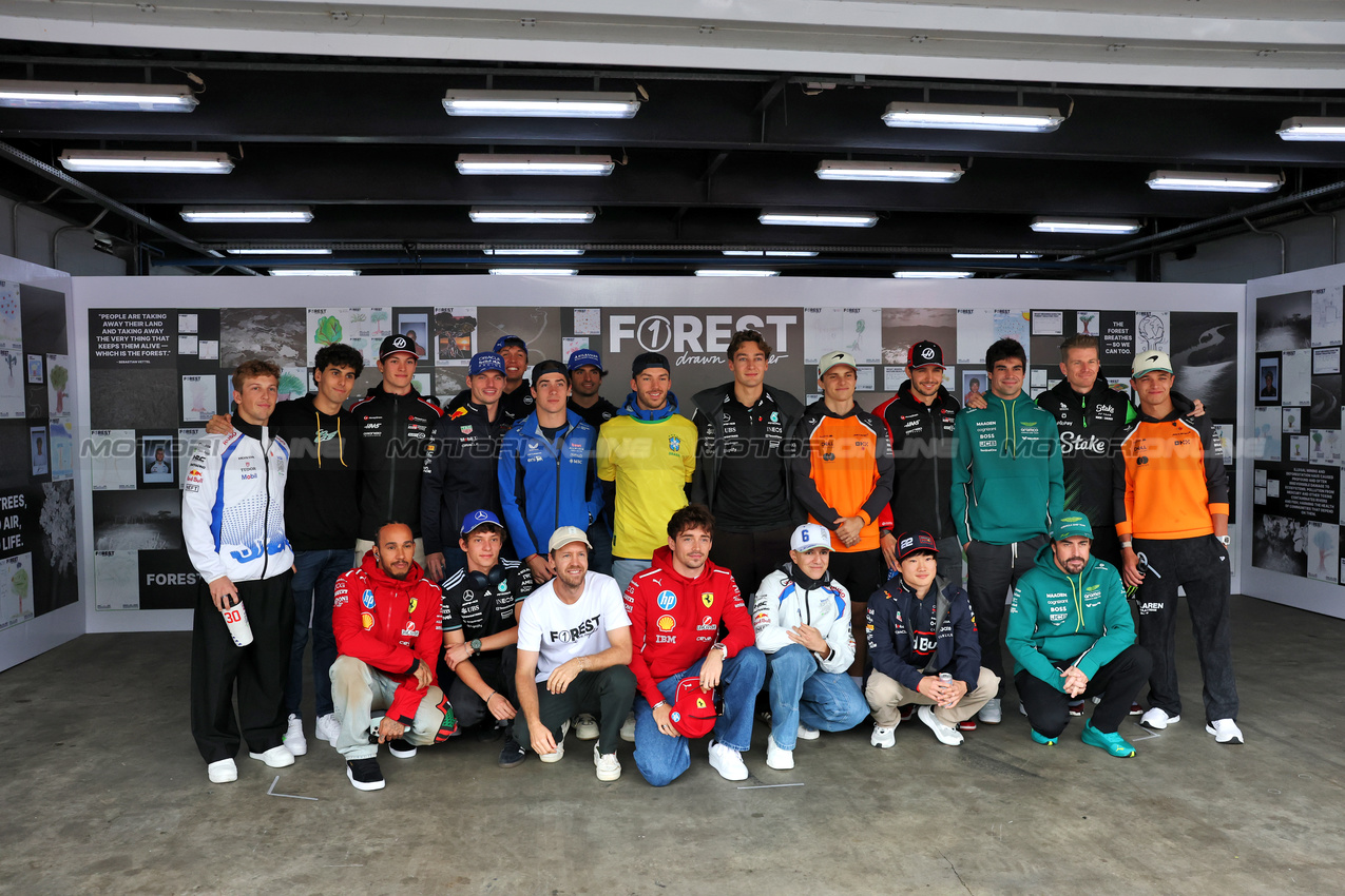 GP BRASILE, Sebastian Vettel (GER) with all the F1 drivers, promoting F1REST.

09.11.2025. Formula 1 World Championship, Rd 21, Brazilian Grand Prix, Sao Paulo, Brazil, Gara Day.

- www.xpbimages.com, EMail: requests@xpbimages.com © Copyright: Charniaux / XPB Images