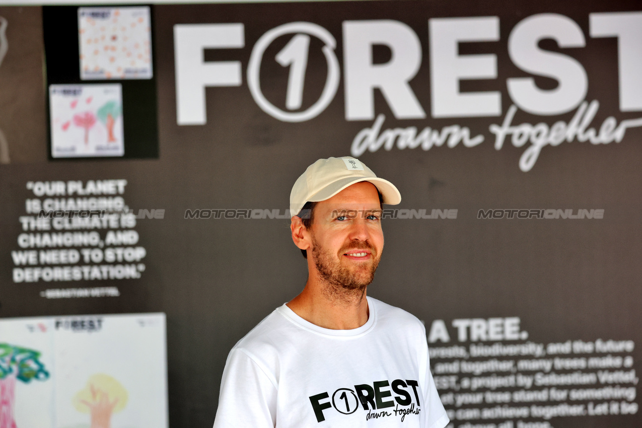 GP BRASILE, Sebastian Vettel (GER) promoting F1REST.
09.11.2025. Formula 1 World Championship, Rd 21, Brazilian Grand Prix, Sao Paulo, Brazil, Gara Day.
- www.xpbimages.com, EMail: requests@xpbimages.com © Copyright: Charniaux / XPB Images