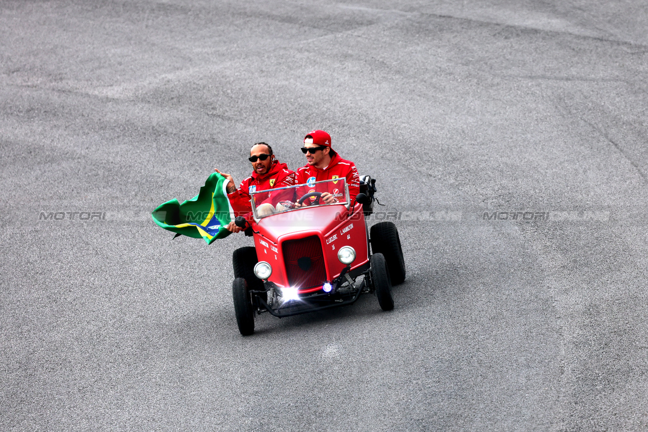 GP BRASILE, (L to R): Lewis Hamilton (GBR) Ferrari e Charles Leclerc (MON) Ferrari on the drivers' parade.

09.11.2025. Formula 1 World Championship, Rd 21, Brazilian Grand Prix, Sao Paulo, Brazil, Gara Day.

- www.xpbimages.com, EMail: requests@xpbimages.com © Copyright: Charniaux / XPB Images