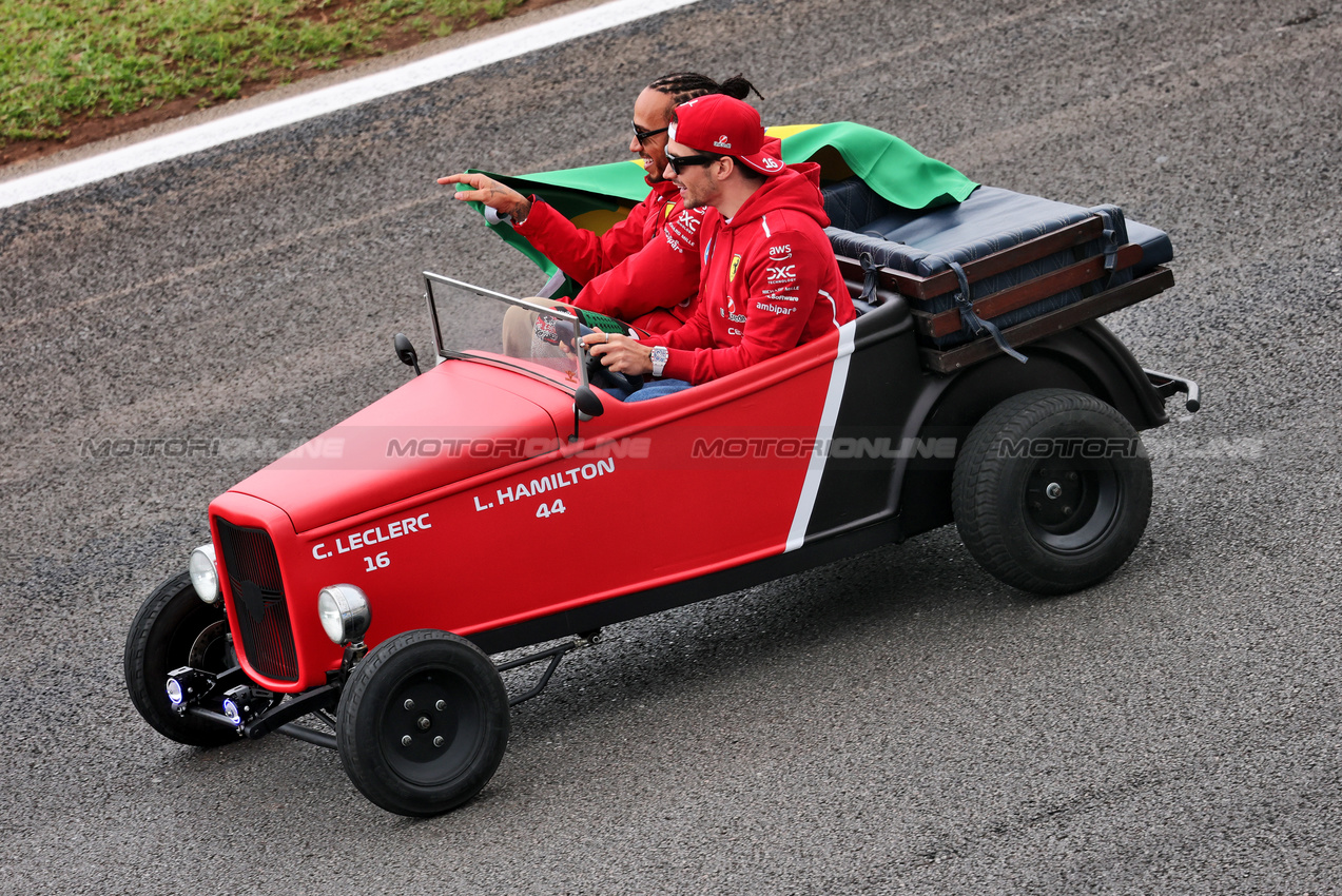 GP BRASILE, (L to R): Lewis Hamilton (GBR) Ferrari e Charles Leclerc (MON) Ferrari on the drivers' parade.
09.11.2025. Formula 1 World Championship, Rd 21, Brazilian Grand Prix, Sao Paulo, Brazil, Gara Day.
- www.xpbimages.com, EMail: requests@xpbimages.com © Copyright: Charniaux / XPB Images