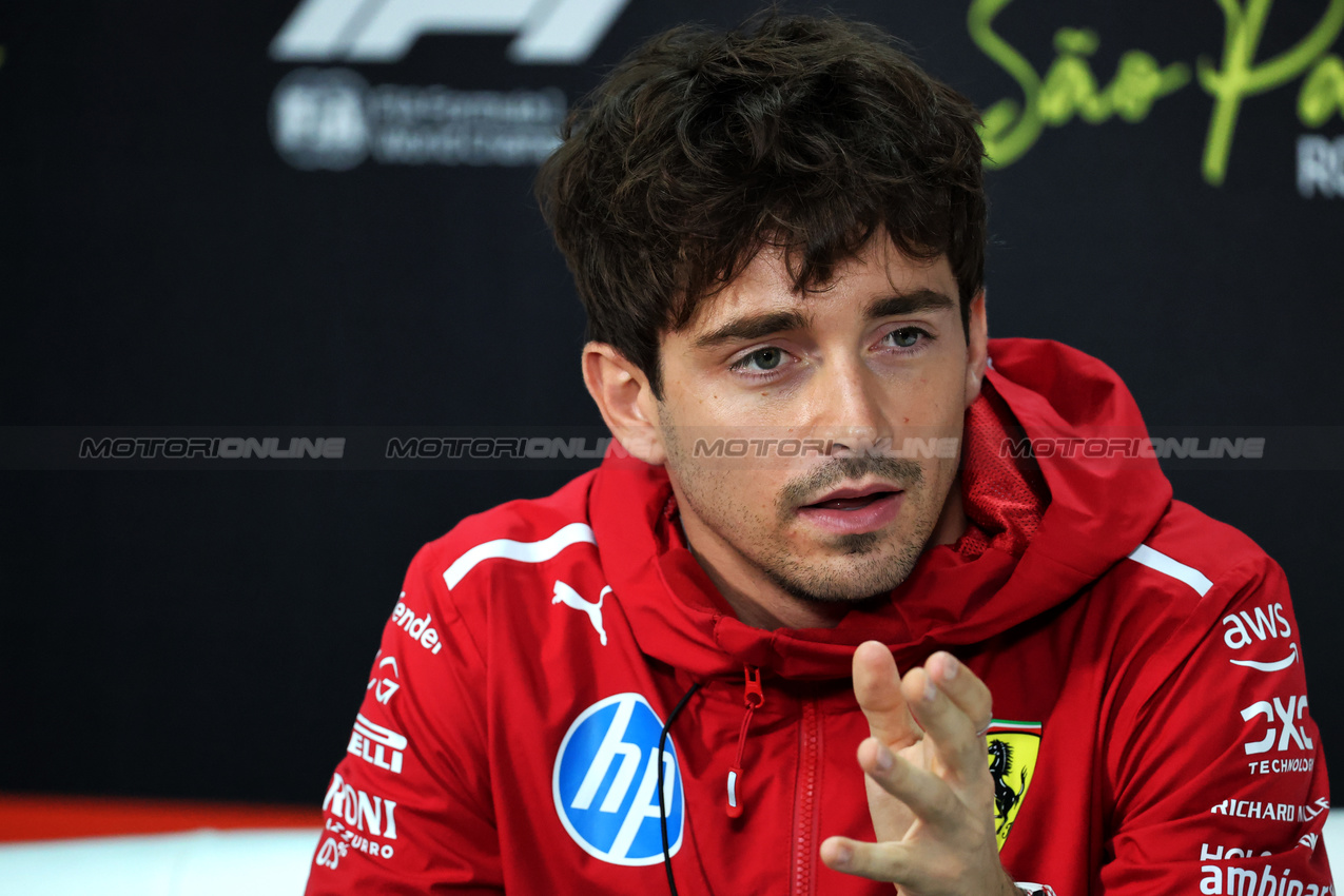 GP BRASILE, Charles Leclerc (MON) Ferrari in the FIA Press Conference.
06.11.2025. Formula 1 World Championship, Rd 21, Brazilian Grand Prix, Sao Paulo, Brazil, Preparation Day.
- www.xpbimages.com, EMail: requests@xpbimages.com © Copyright: Batchelor / XPB Images