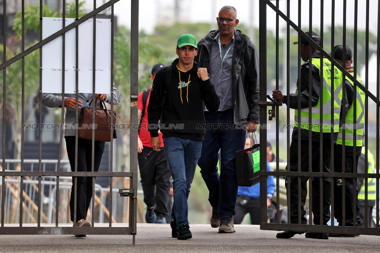 GP BRASILE, Gabriel Bortoleto (BRA) Sauber.
06.11.2025. Formula 1 World Championship, Rd 21, Brazilian Grand Prix, Sao Paulo, Brazil, Preparation Day.
- www.xpbimages.com, EMail: requests@xpbimages.com © Copyright: Rew / XPB Images
