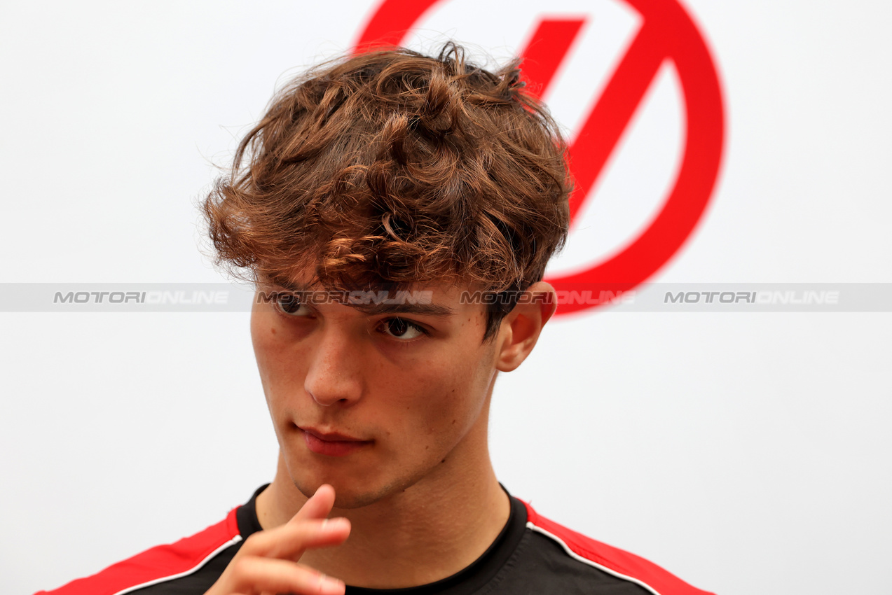 GP BRASILE, Oliver Bearman (GBR) Haas F1 Team.
06.11.2025. Formula 1 World Championship, Rd 21, Brazilian Grand Prix, Sao Paulo, Brazil, Preparation Day.
- www.xpbimages.com, EMail: requests@xpbimages.com © Copyright: Rew / XPB Images