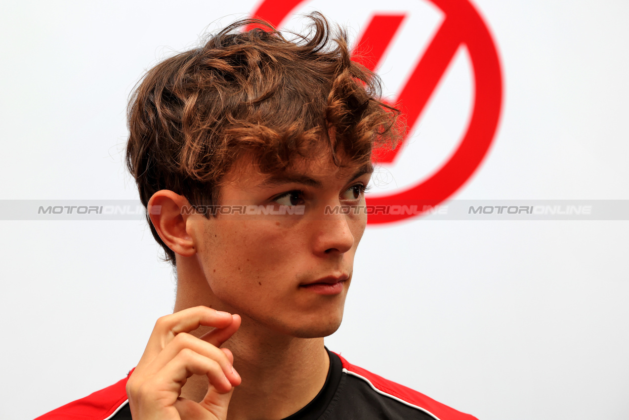 GP BRASILE, Oliver Bearman (GBR) Haas F1 Team.
06.11.2025. Formula 1 World Championship, Rd 21, Brazilian Grand Prix, Sao Paulo, Brazil, Preparation Day.
- www.xpbimages.com, EMail: requests@xpbimages.com © Copyright: Rew / XPB Images
