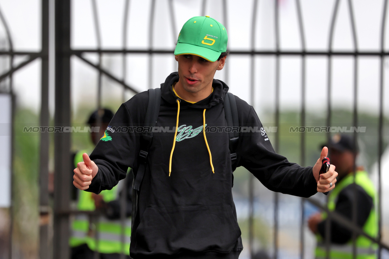GP BRASILE, Gabriel Bortoleto (BRA) Sauber.

06.11.2025. Formula 1 World Championship, Rd 21, Brazilian Grand Prix, Sao Paulo, Brazil, Preparation Day.

 - www.xpbimages.com, EMail: requests@xpbimages.com © Copyright: Rew / XPB Images