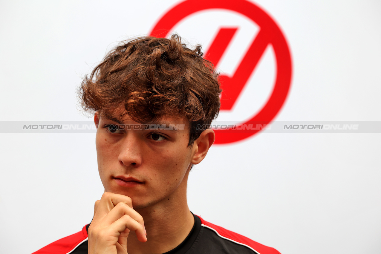 GP BRASILE, Oliver Bearman (GBR) Haas F1 Team.

06.11.2025. Formula 1 World Championship, Rd 21, Brazilian Grand Prix, Sao Paulo, Brazil, Preparation Day.

 - www.xpbimages.com, EMail: requests@xpbimages.com © Copyright: Rew / XPB Images