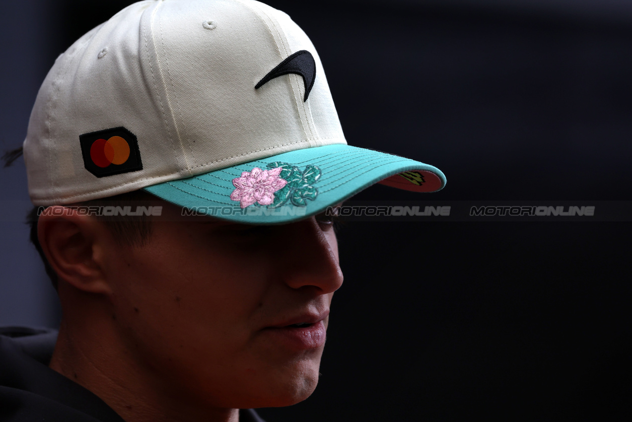 GP BRASILE, Lando Norris (GBR) McLaren.
06.11.2025. Formula 1 World Championship, Rd 21, Brazilian Grand Prix, Sao Paulo, Brazil, Preparation Day.
- www.xpbimages.com, EMail: requests@xpbimages.com © Copyright: Rew / XPB Images