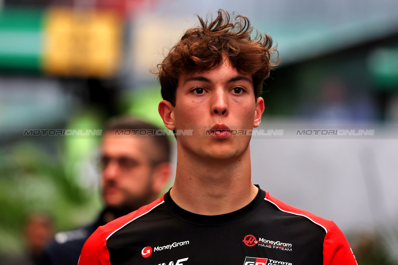 GP BRASILE, Oliver Bearman (GBR) Haas F1 Team.
06.11.2025. Formula 1 World Championship, Rd 21, Brazilian Grand Prix, Sao Paulo, Brazil, Preparation Day.
- www.xpbimages.com, EMail: requests@xpbimages.com © Copyright: Rew / XPB Images