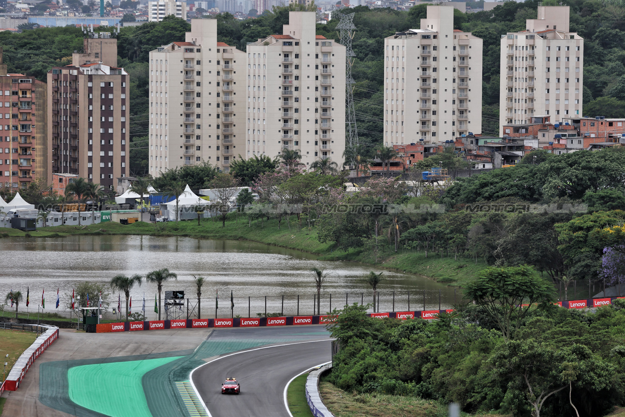 GP BRASILE, Mercedes FIA Safety Car.
06.11.2025. Formula 1 World Championship, Rd 21, Brazilian Grand Prix, Sao Paulo, Brazil, Preparation Day.
- www.xpbimages.com, EMail: requests@xpbimages.com © Copyright: Rew / XPB Images