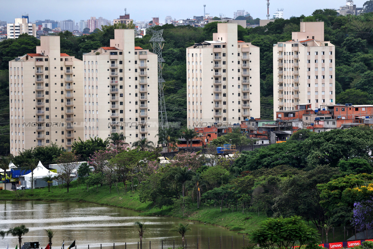 GP BRASILE, Circuit Atmosfera.

06.11.2025. Formula 1 World Championship, Rd 21, Brazilian Grand Prix, Sao Paulo, Brazil, Preparation Day.

 - www.xpbimages.com, EMail: requests@xpbimages.com © Copyright: Rew / XPB Images