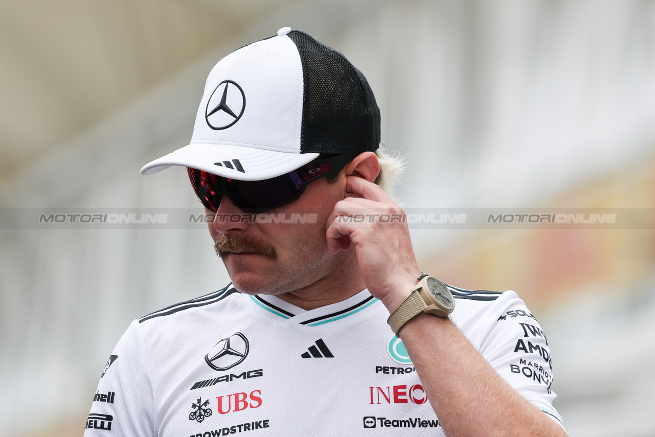 GP BRASILE, Valtteri Bottas (FIN), Mercedes AMG F1
06.11.2025. Formula 1 World Championship, Rd 21, Brazilian Grand Prix, Sao Paulo, Brazil, Preparation Day.
- www.xpbimages.com, EMail: requests@xpbimages.com © Copyright: Charniaux / XPB Images