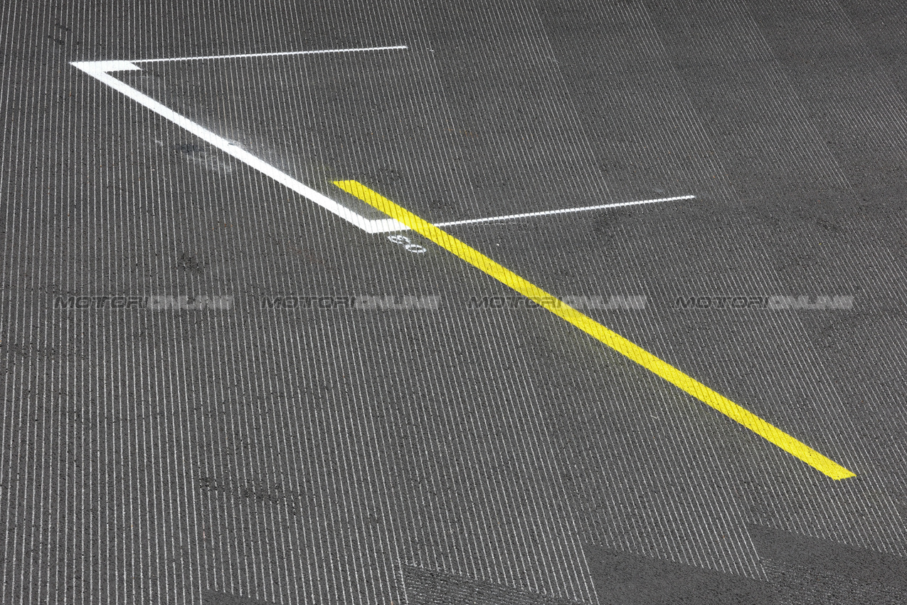 GP BRASILE, Diamond cut track surface, to help with grip e drainage on the main straight
06.11.2025. Formula 1 World Championship, Rd 21, Brazilian Grand Prix, Sao Paulo, Brazil, Preparation Day.
- www.xpbimages.com, EMail: requests@xpbimages.com © Copyright: Charniaux / XPB Images