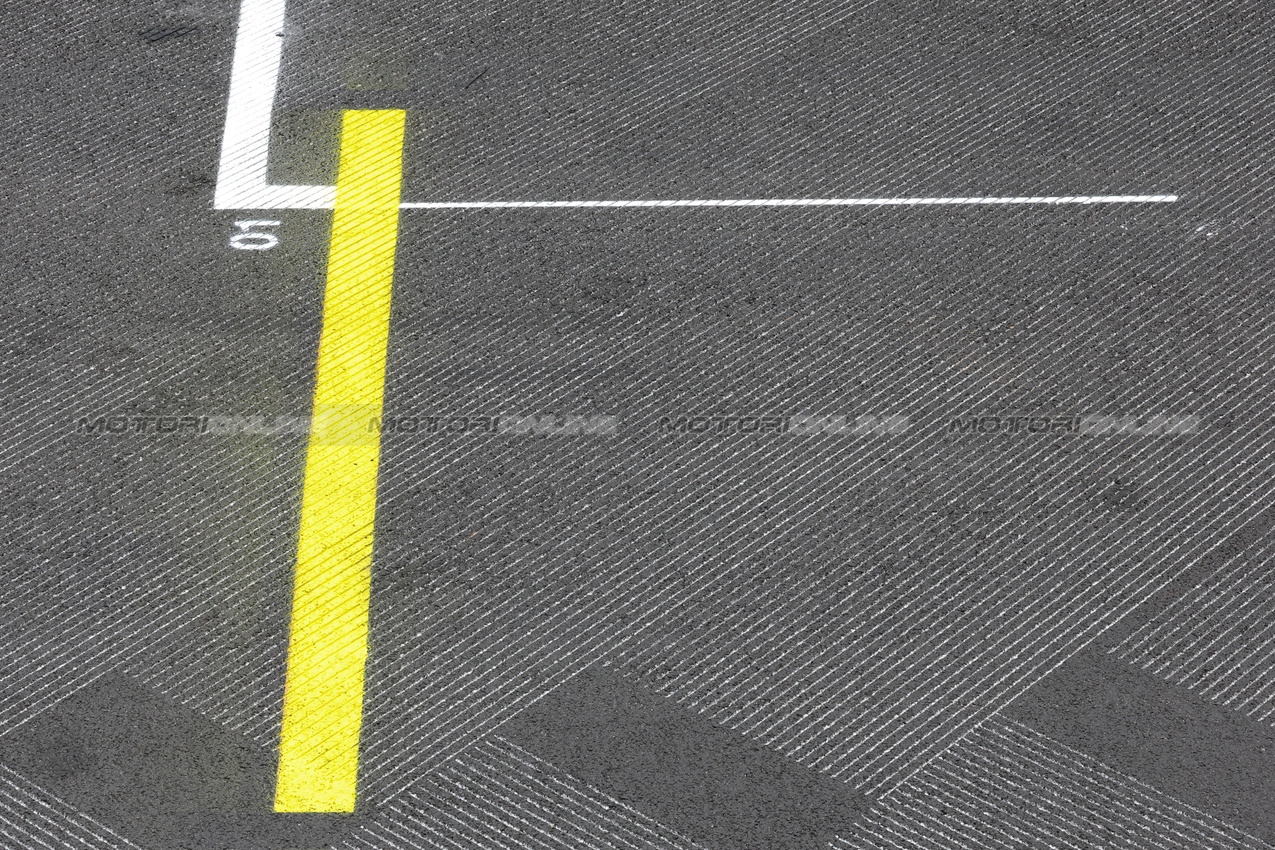 GP BRASILE, Diamond cut track surface, to help with grip e drainage on the main straight
06.11.2025. Formula 1 World Championship, Rd 21, Brazilian Grand Prix, Sao Paulo, Brazil, Preparation Day.
- www.xpbimages.com, EMail: requests@xpbimages.com © Copyright: Charniaux / XPB Images