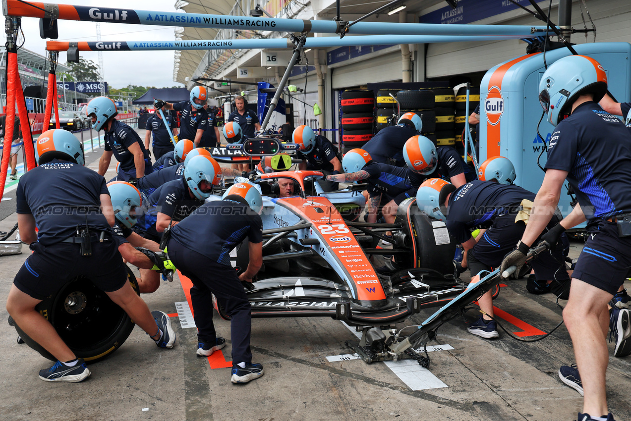 GP BRASILE, Atlassian Williams Racing FW47 - Gulf 'Drien by Words' livery.
06.11.2025. Formula 1 World Championship, Rd 21, Brazilian Grand Prix, Sao Paulo, Brazil, Preparation Day.
- www.xpbimages.com, EMail: requests@xpbimages.com © Copyright: Batchelor / XPB Images