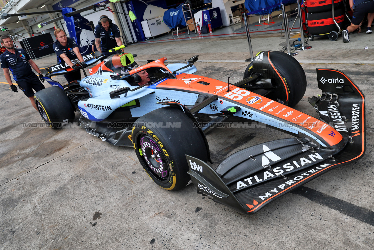GP BRASILE, Atlassian Williams Racing FW47 - Gulf 'Drien by Words' livery.

06.11.2025. Formula 1 World Championship, Rd 21, Brazilian Grand Prix, Sao Paulo, Brazil, Preparation Day.

- www.xpbimages.com, EMail: requests@xpbimages.com © Copyright: Batchelor / XPB Images
