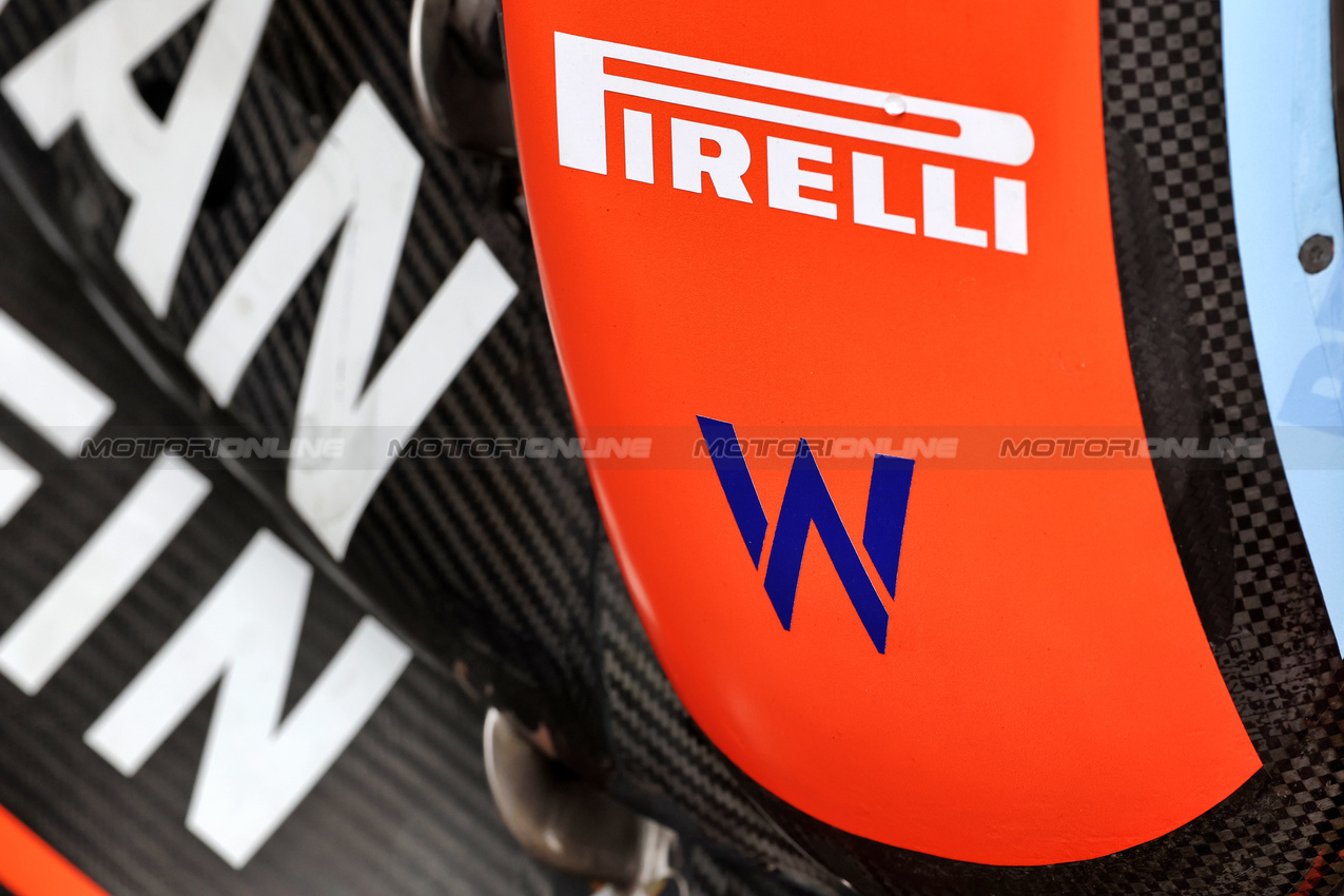 GP BRASILE, Atlassian Williams Racing FW47 - Gulf 'Drien by Words' livery.
06.11.2025. Formula 1 World Championship, Rd 21, Brazilian Grand Prix, Sao Paulo, Brazil, Preparation Day.
- www.xpbimages.com, EMail: requests@xpbimages.com © Copyright: Batchelor / XPB Images