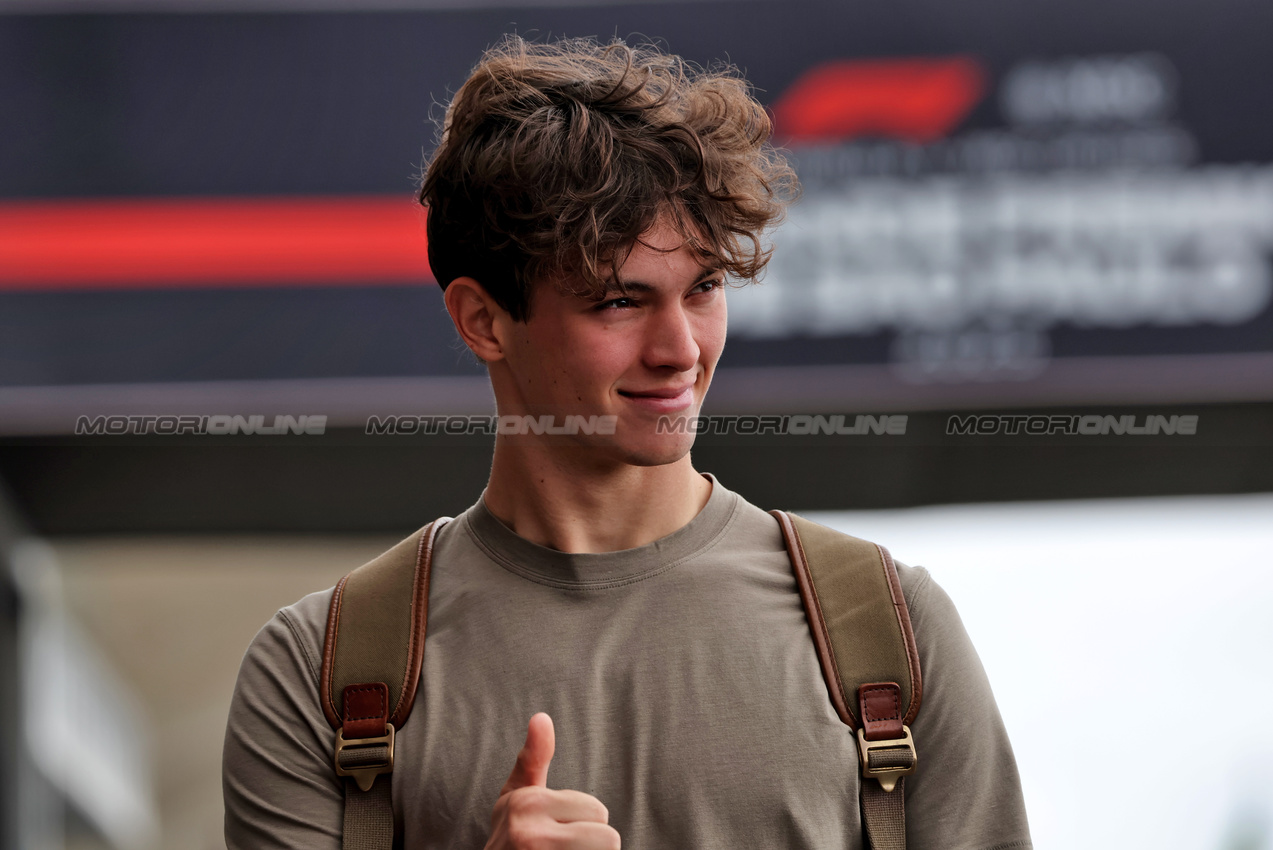 GP BRASILE, Oliver Bearman (GBR) Haas F1 Team.
06.11.2025. Formula 1 World Championship, Rd 21, Brazilian Grand Prix, Sao Paulo, Brazil, Preparation Day.
- www.xpbimages.com, EMail: requests@xpbimages.com © Copyright: Rew / XPB Images