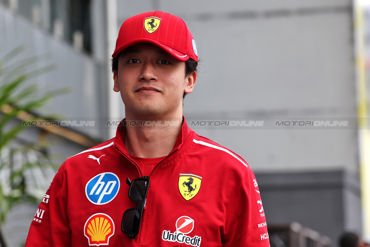 GP BRASILE, Zhou Guanyu (CHN) Ferrari Reserve Driver.
06.11.2025. Formula 1 World Championship, Rd 21, Brazilian Grand Prix, Sao Paulo, Brazil, Preparation Day.
- www.xpbimages.com, EMail: requests@xpbimages.com © Copyright: Rew / XPB Images