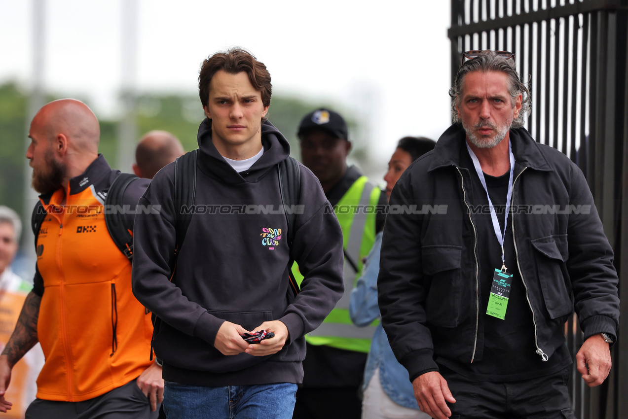 GP BRASILE, Oscar Piastri (AUS) McLaren.
06.11.2025. Formula 1 World Championship, Rd 21, Brazilian Grand Prix, Sao Paulo, Brazil, Preparation Day.
- www.xpbimages.com, EMail: requests@xpbimages.com © Copyright: Rew / XPB Images