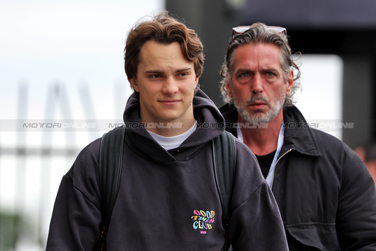 GP BRASILE, Oscar Piastri (AUS) McLaren.

06.11.2025. Formula 1 World Championship, Rd 21, Brazilian Grand Prix, Sao Paulo, Brazil, Preparation Day.

 - www.xpbimages.com, EMail: requests@xpbimages.com © Copyright: Rew / XPB Images
