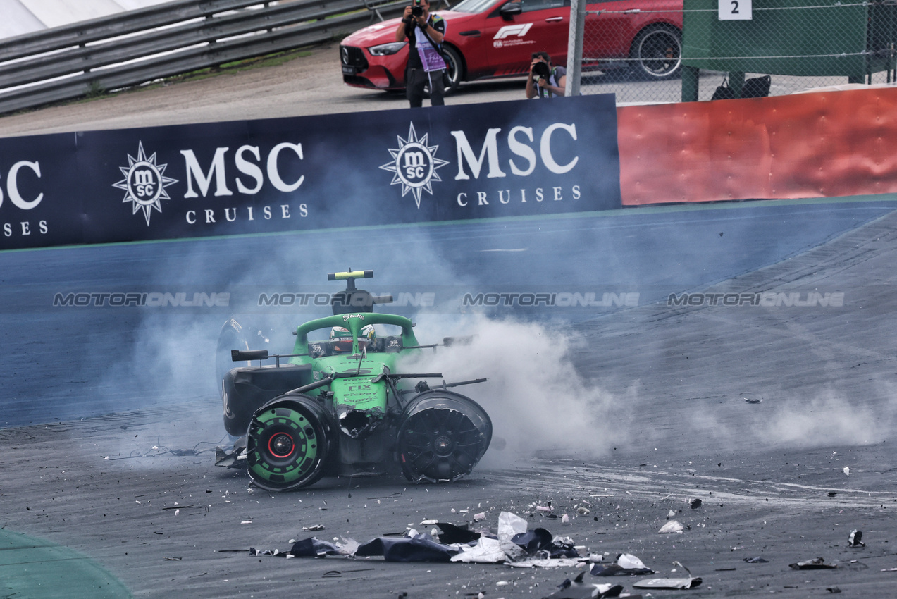 GP BRASILE, Gabriel Bortoleto (BRA) Sauber C45 crashed out of the race.

08.11.2025. Formula 1 World Championship, Rd 21, Brazilian Grand Prix, Sao Paulo, Brazil, Sprint e Qualifiche Day.

- www.xpbimages.com, EMail: requests@xpbimages.com © Copyright: Charniaux / XPB Images