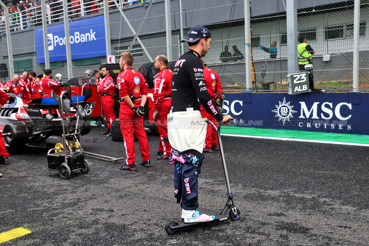 GP BRASILE, Pierre Gasly (FRA) Alpine F1 Team on the grid.

08.11.2025. Formula 1 World Championship, Rd 21, Brazilian Grand Prix, Sao Paulo, Brazil, Sprint e Qualifiche Day.

- www.xpbimages.com, EMail: requests@xpbimages.com © Copyright: Batchelor / XPB Images