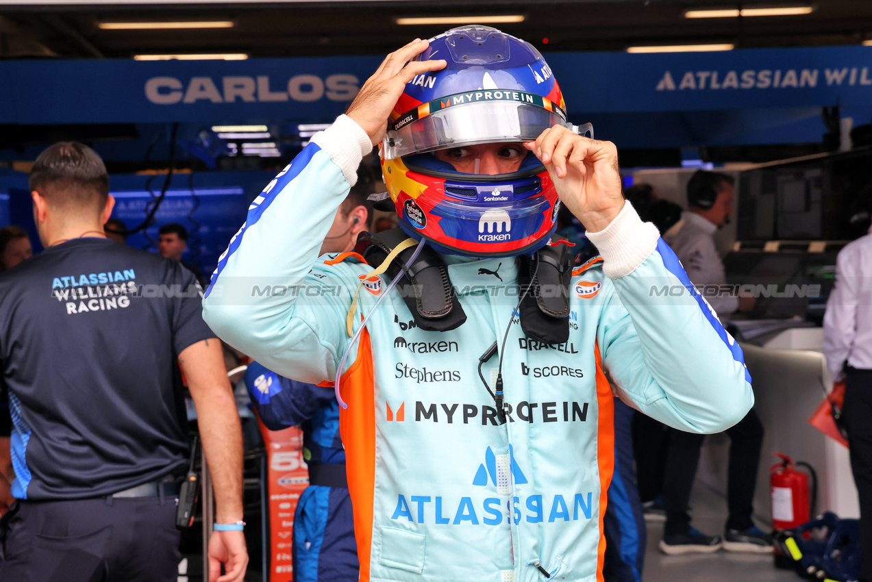 GP BRASILE, Carlos Sainz (ESP) Atlassian Williams Racing.

08.11.2025. Formula 1 World Championship, Rd 21, Brazilian Grand Prix, Sao Paulo, Brazil, Sprint e Qualifiche Day.

- www.xpbimages.com, EMail: requests@xpbimages.com © Copyright: Batchelor / XPB Images