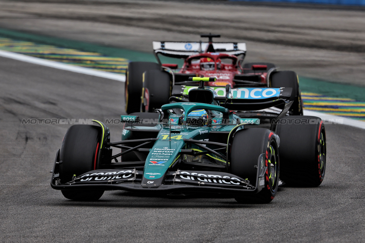 GP BRASILE, Fernando Alonso (ESP) Aston Martin F1 Team AMR25.

08.11.2025. Formula 1 World Championship, Rd 21, Brazilian Grand Prix, Sao Paulo, Brazil, Sprint e Qualifiche Day.

 - www.xpbimages.com, EMail: requests@xpbimages.com © Copyright: Rew / XPB Images