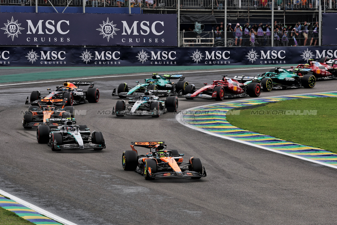 GP BRASILE, Lando Norris (GBR) McLaren MCL39 davanti a at the partenza of the race.

08.11.2025. Formula 1 World Championship, Rd 21, Brazilian Grand Prix, Sao Paulo, Brazil, Sprint e Qualifiche Day.

- www.xpbimages.com, EMail: requests@xpbimages.com © Copyright: Batchelor / XPB Images